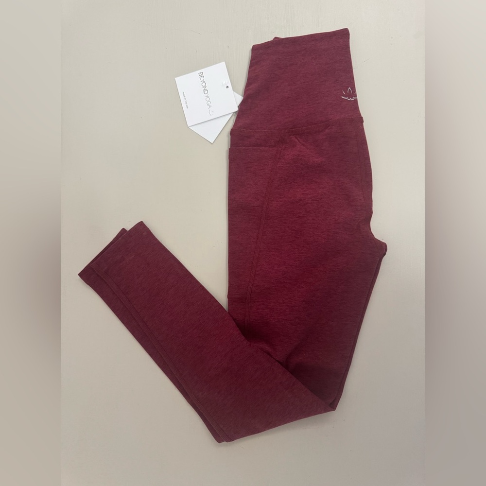 Beyond Yoga Women’s Maroon Leggings with pockets NWT